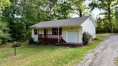 16132 W Byron Dr, Smithfield, VA 23430