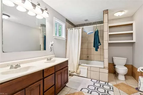 Bath - 8656 Indian Rd, Gloucester, VA 23061 photo 5 of 6