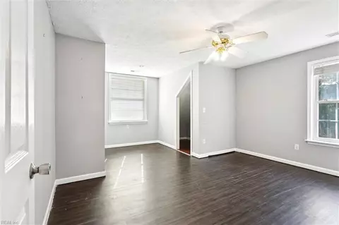 Bedroom - 8656 Indian Rd, Gloucester, VA 23061 photo 4 of 9