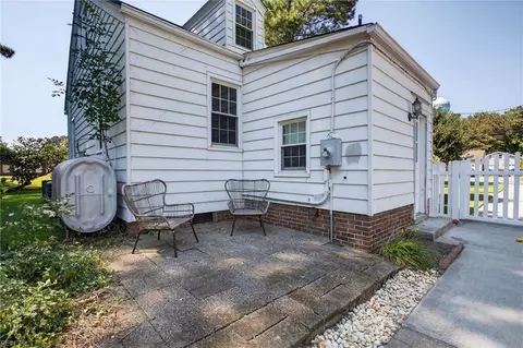 Exterior - 1208 Willow Ave, Chesapeake, VA 23325 photo 4 of 8