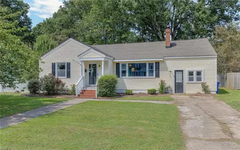 38 Greenwood Rd, Newport News, VA 23601