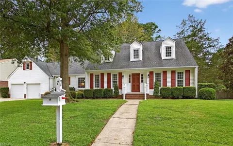 7 Plantation Rd, Newport News, VA 23602