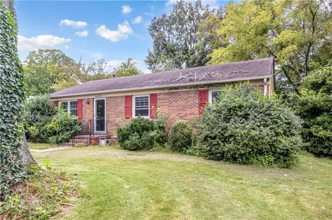 100 Schooner Dr, Newport News, VA 23602