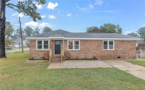 3700 Cornick Ave, Chesapeake, VA 23325