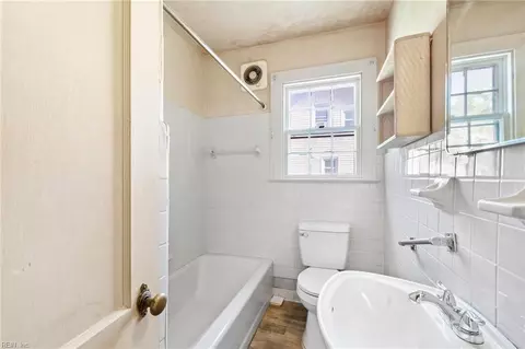 Bath - 1132 Proctor St, Suffolk, VA 23434 photo 1 of 1