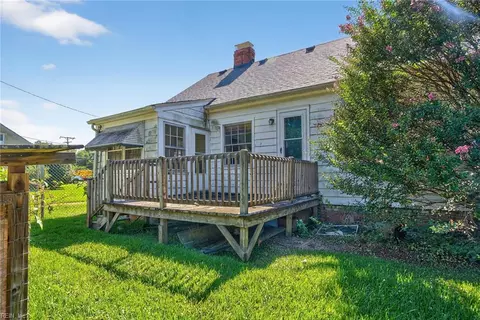 Exterior - 1132 Proctor St, Suffolk, VA 23434 photo 6 of 9