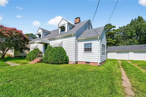 Exterior - 1132 Proctor St, Suffolk, VA 23434 photo 3 of 9