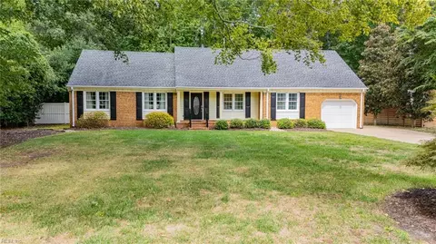 908 Englewood Dr, Chesapeake, VA 23320