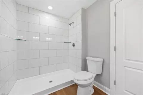 Bath - 2702 E Washington St, Suffolk, VA 23434 photo 6 of 8