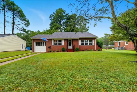 1220 Boxwood Dr, Chesapeake, VA 23323