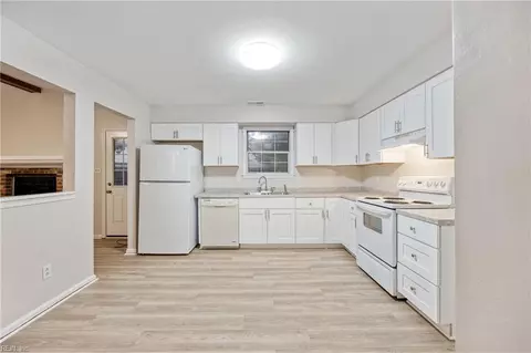 1414 Larkview Dr, Virginia Beach, VA 23454