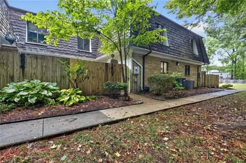 1607 Ocean Lakes Ct, Virginia Beach, VA 23454