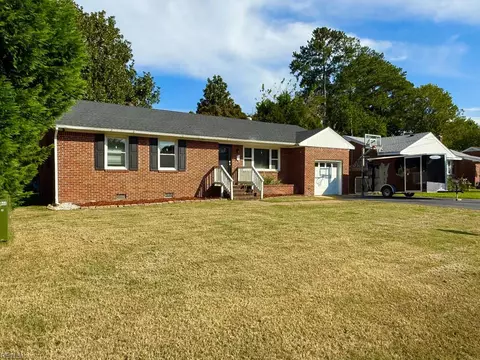 808 Raymond Ct, Virginia Beach, VA 23464