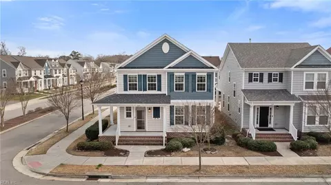 303 Goldenstar Ln, Portsmouth, VA 23701