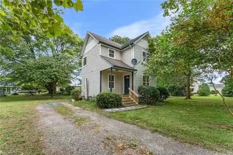 1 Switch Bridge Rd, Wachapreague, VA 23480
