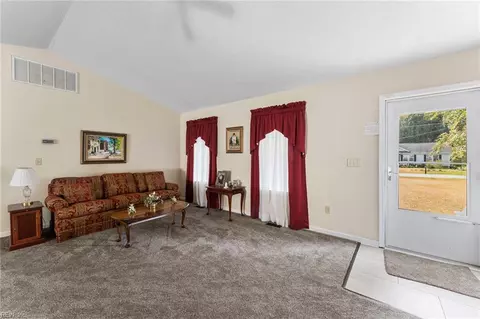 9247 Marlfield Rd, Gloucester, VA 23061 photo 14