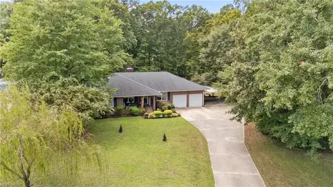 307 Shore Dr, Suffolk, VA 23434