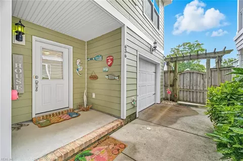 636 Foster Ln, Virginia Beach, VA 23451
