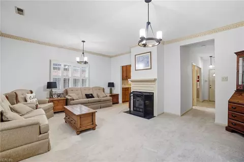 838 Creekside Cres, Chesapeake, VA 23320