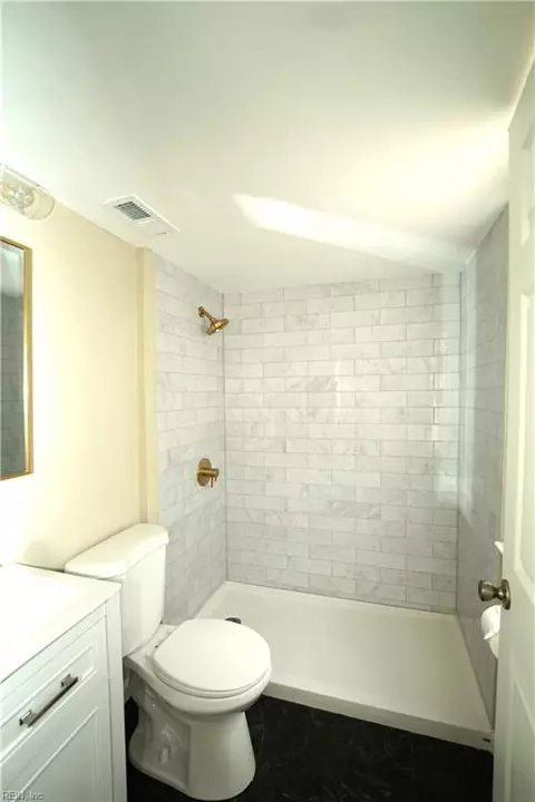 Bath - 703 S Fallon Ct, Hampton, VA 23661 photo 3 of 6