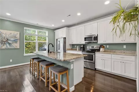 341 Sikeston Ln, Chesapeake, VA 23322