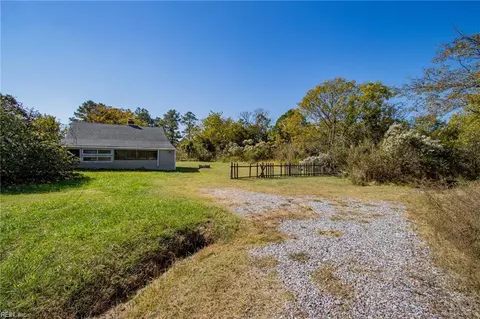 21 Constant Rd, Hampton, VA 23664
