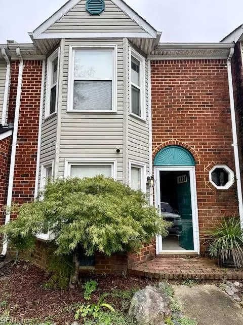 25 Candlelight Ln, Portsmouth, VA 23703