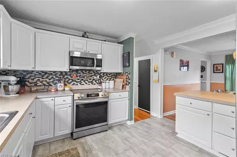 Kitchen - 106 Cardinal Dr, Hampton, VA 23664 photo 4 of 4