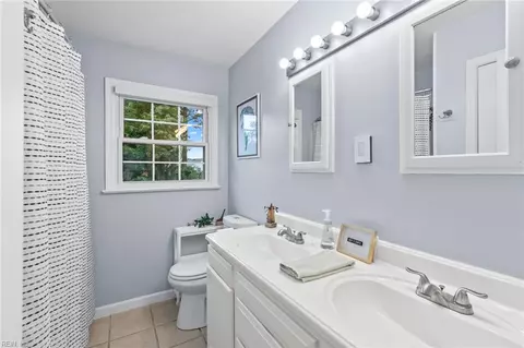 Bath - 106 Cardinal Dr, Hampton, VA 23664 photo 2 of 3