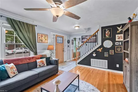 Entry Way - 106 Cardinal Dr, Hampton, VA 23664 photo 1 of 4