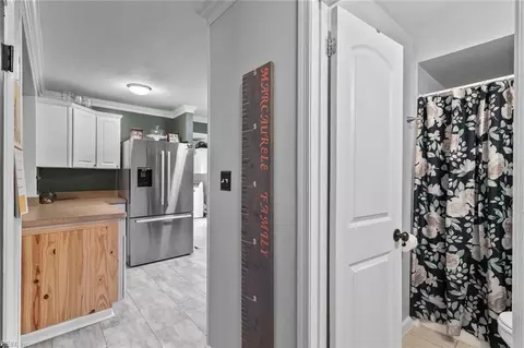 Entry Way - 106 Cardinal Dr, Hampton, VA 23664 photo 2 of 4