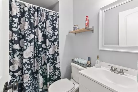 Bath - 106 Cardinal Dr, Hampton, VA 23664 photo 1 of 3