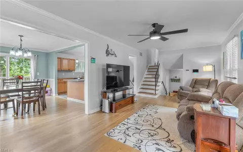 825 Greenwich Ln, Newport News, VA 23601
