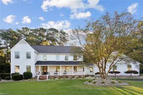 109 Kings Grant Dr, Yorktown, VA 23692