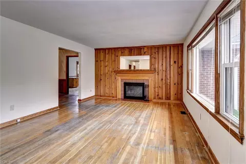 309 Sourwood Dr, Hampton, VA 23666