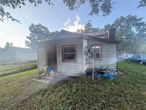 2732 Rolfe Hwy, Dendron, VA 23839