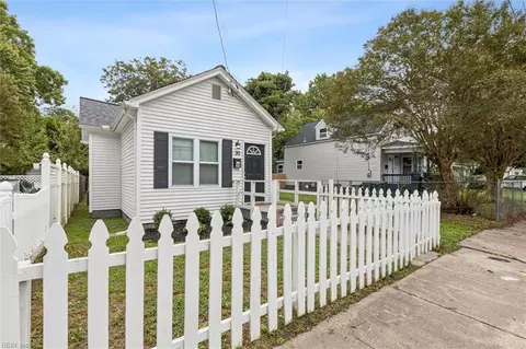 30 Maplewood St, Hampton, VA 23669