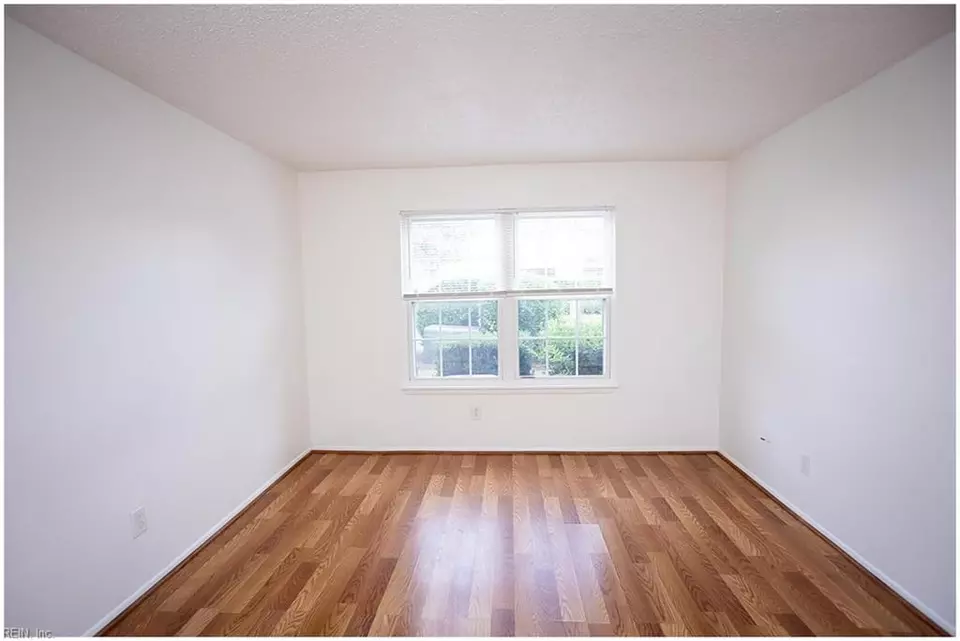 Living - 5624 Summit Arch Arch, Virginia Beach, VA 23462 photo 5 of 5