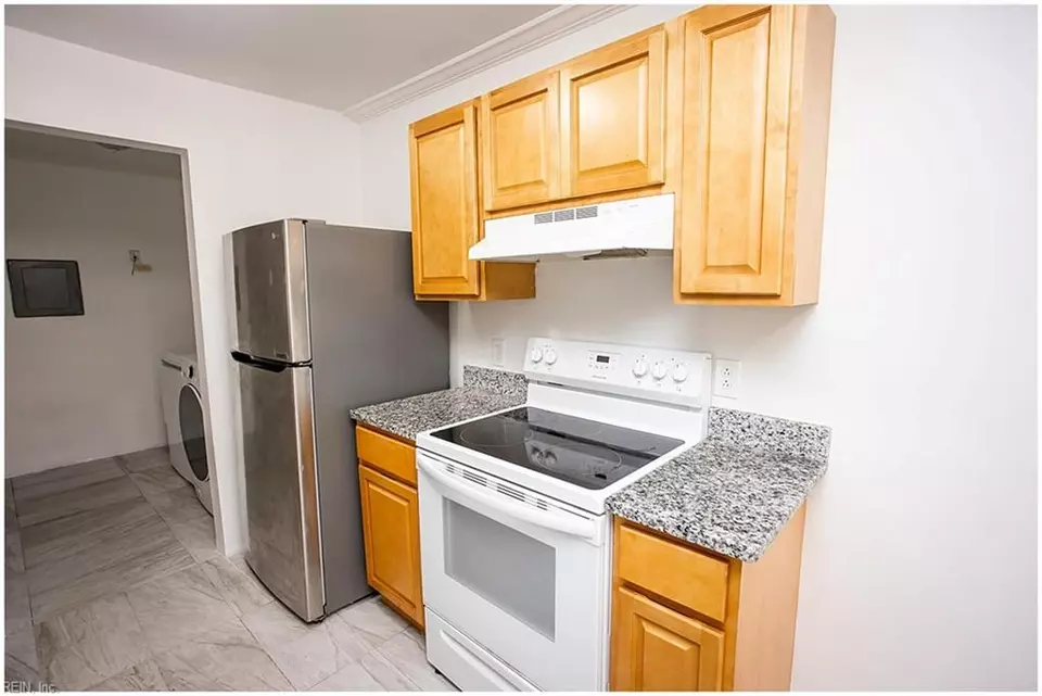 Kitchen - 5624 Summit Arch Arch, Virginia Beach, VA 23462 photo 5 of 7