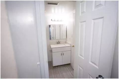 Bath - 5624 Summit Arch Arch, Virginia Beach, VA 23462 photo 1 of 2