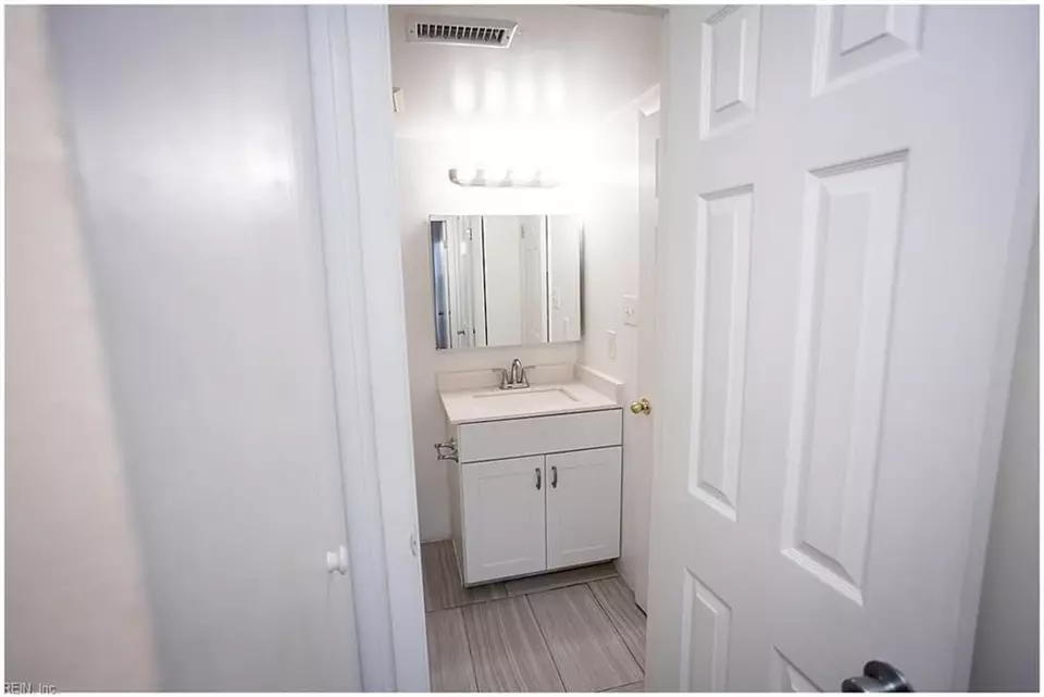 Bath - 5624 Summit Arch Arch, Virginia Beach, VA 23462 photo 1 of 2