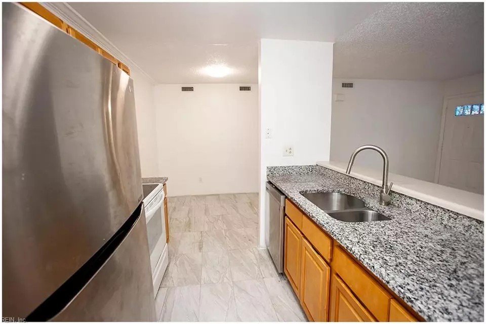 Kitchen - 5624 Summit Arch Arch, Virginia Beach, VA 23462 photo 7 of 7