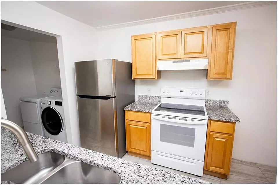 Kitchen - 5624 Summit Arch Arch, Virginia Beach, VA 23462 photo 3 of 7