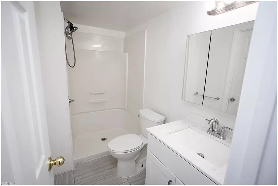 Bath - 5624 Summit Arch Arch, Virginia Beach, VA 23462 photo 2 of 2