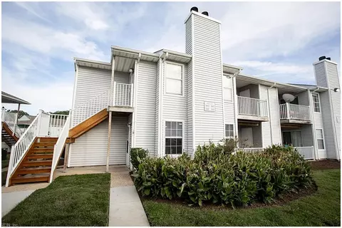 501 Peak Ct, Virginia Beach, VA 23462