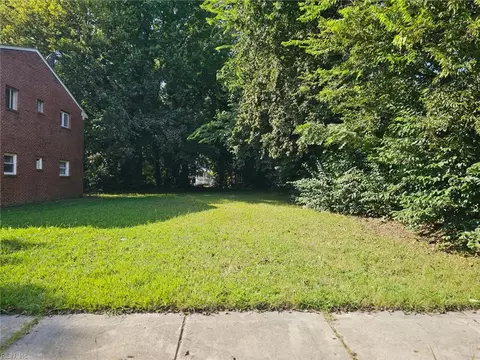 1827 Carswell St, Norfolk, VA 23504