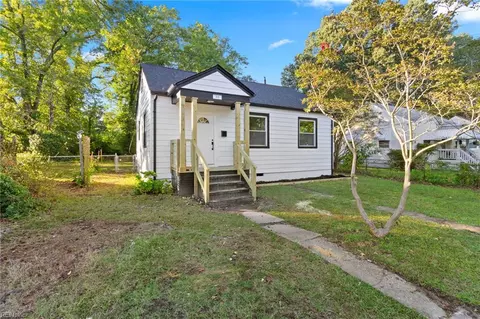 86 Cavalier Rd, Hampton, VA 23669
