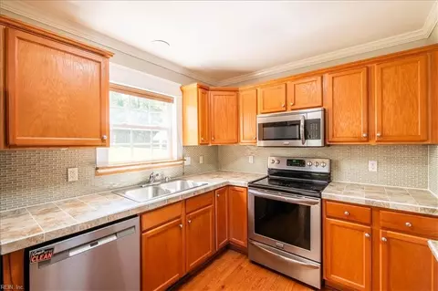 Kitchen - 1060 E River Rd, Fork Union, VA 23055 photo 3 of 4