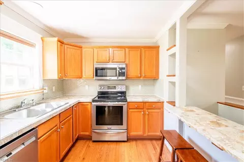 Kitchen - 1060 E River Rd, Fork Union, VA 23055 photo 2 of 4