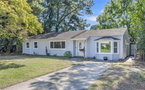 3073 Pewter Rd, Virginia Beach, VA 23452